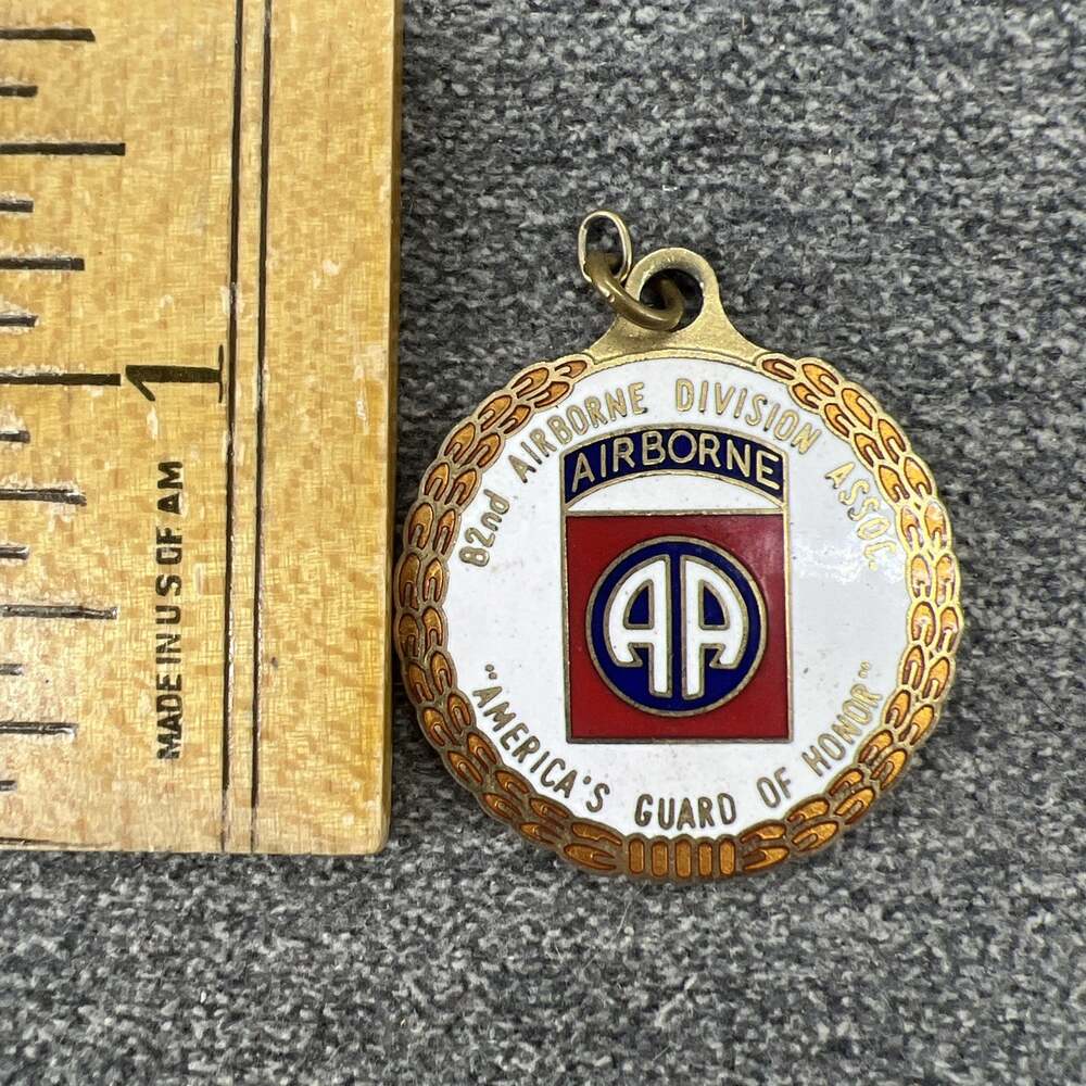Vintage 82nd Airborne Division Assoc Pendant Keychain Americas Guard Of Honor